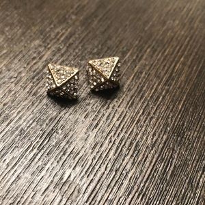Square stud earrings